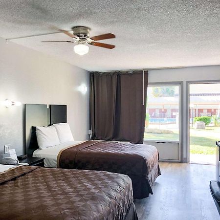 Rodeway Inn Sun City Center Экстерьер фото