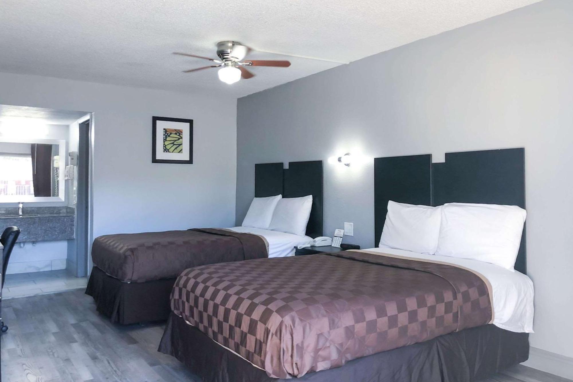 Rodeway Inn Sun City Center Экстерьер фото