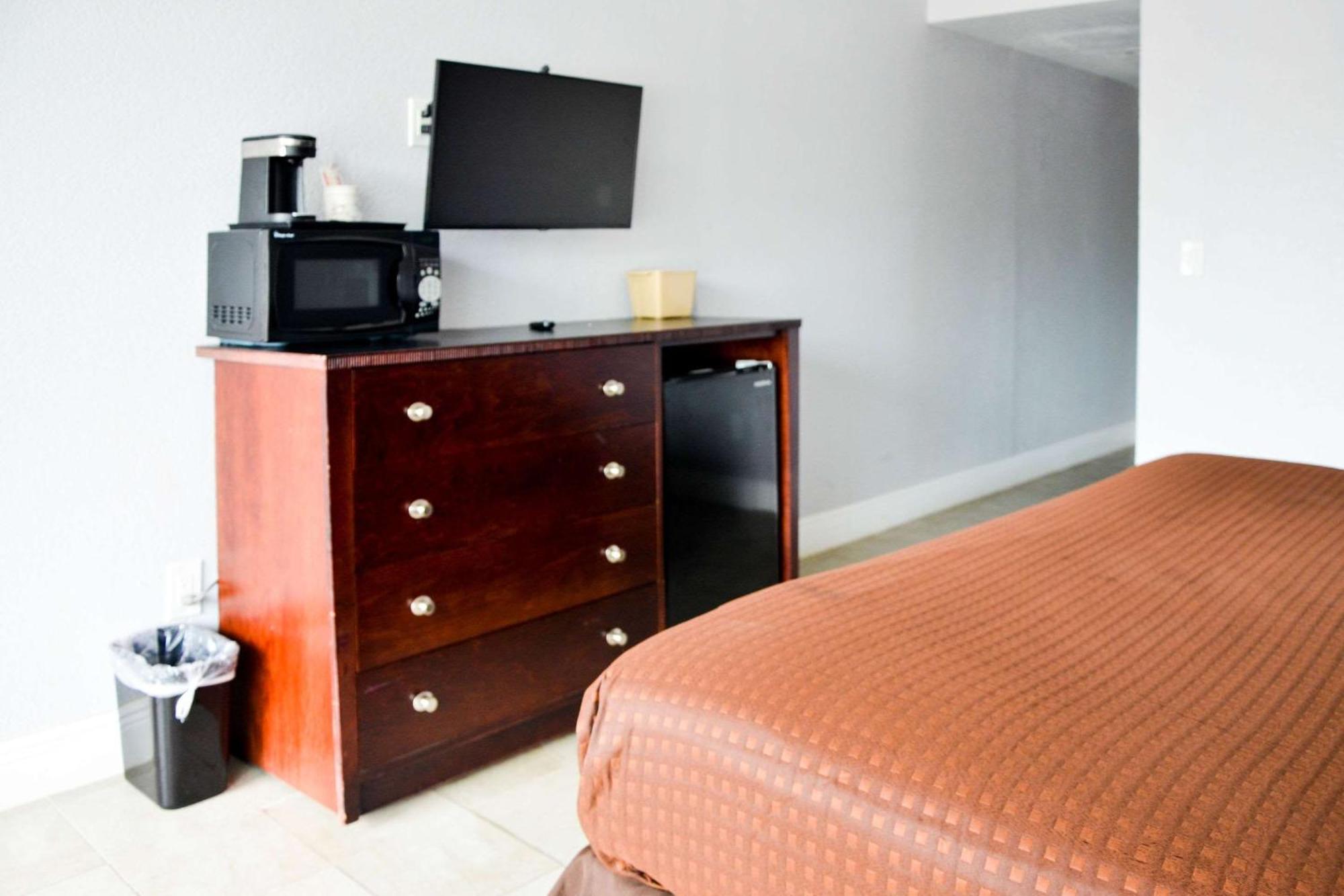 Rodeway Inn Sun City Center Экстерьер фото