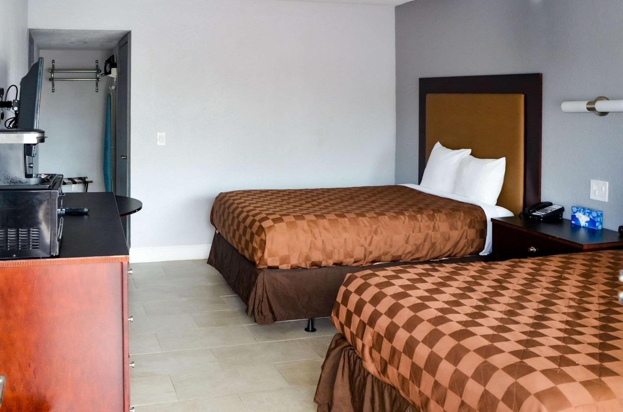 Rodeway Inn Sun City Center Экстерьер фото