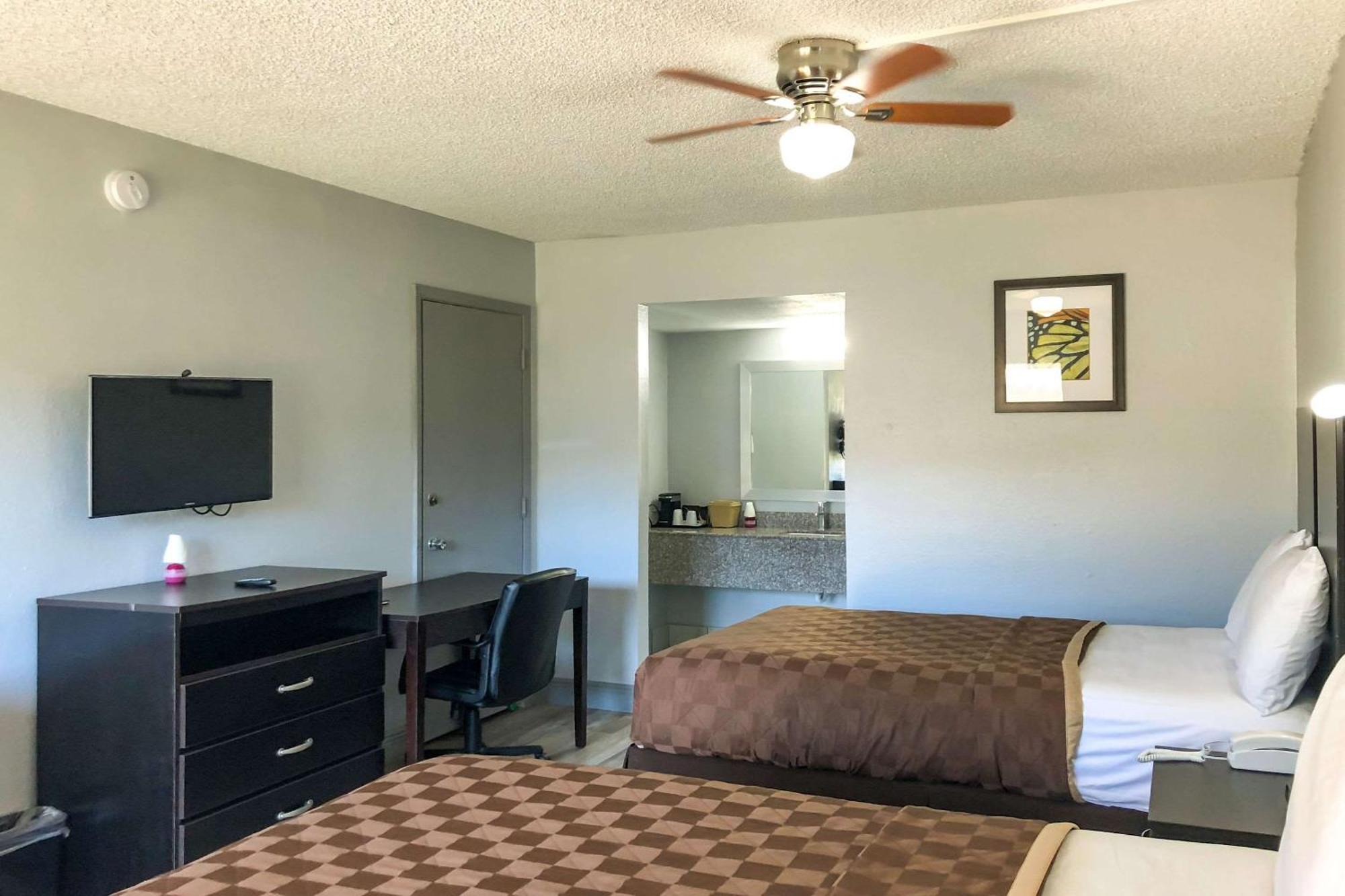 Rodeway Inn Sun City Center Экстерьер фото