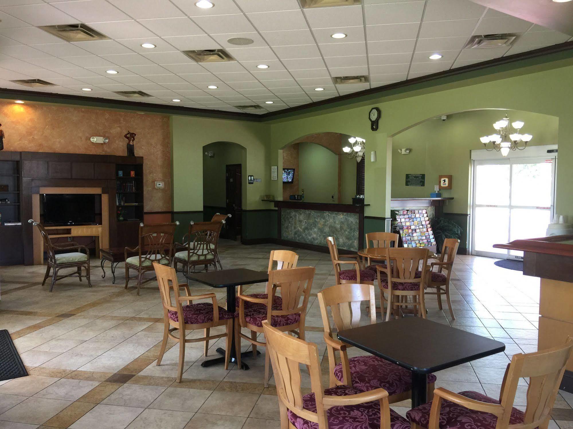 Rodeway Inn Sun City Center Экстерьер фото